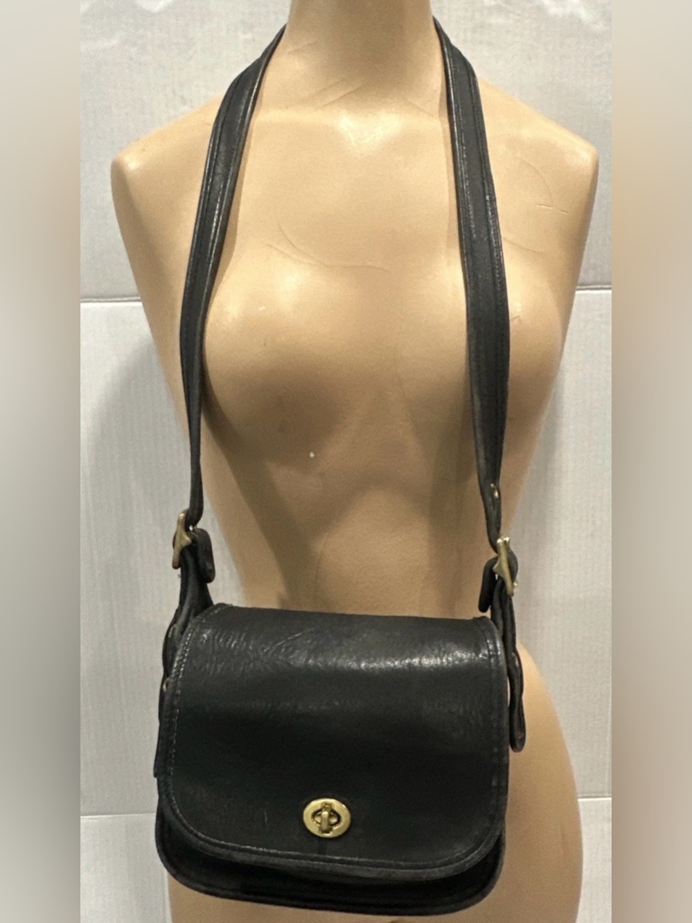 Vintage COACH 9965 Legacy Small Flap Crossbody Shoulder Bag Black Leather Used